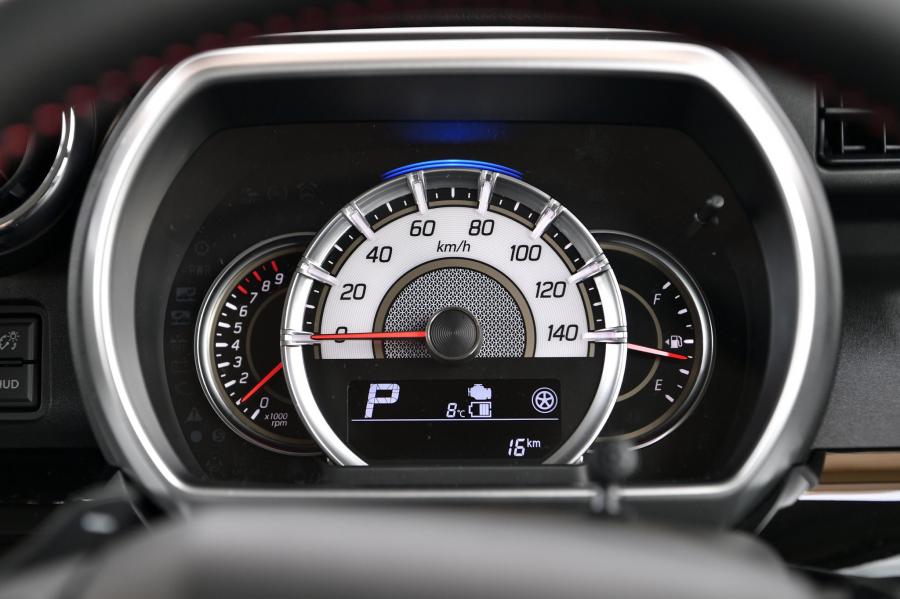 Панель приборов Suzuki Spacia Custom Hybrid XS Turbo (MK53S) 2017 года  (JP) (фото 12 из 18)